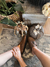 Load image into Gallery viewer, the 'clementine' clogs