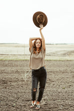 Load image into Gallery viewer, Black washed mom jeans