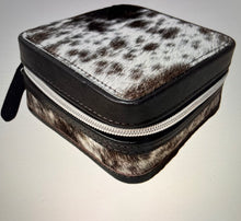 Load image into Gallery viewer, Small cowhide jewelry box
