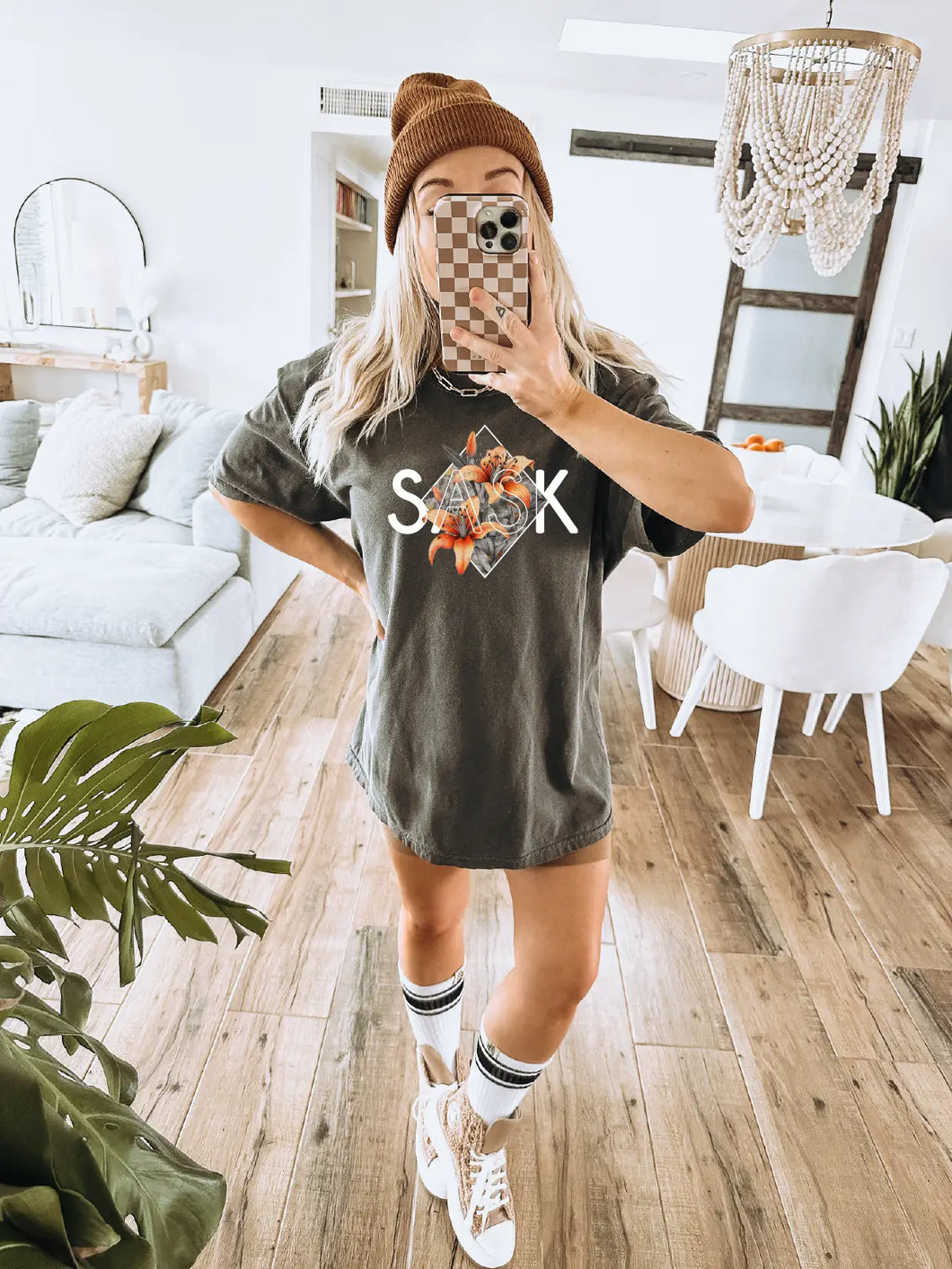 the 'sasky' tee